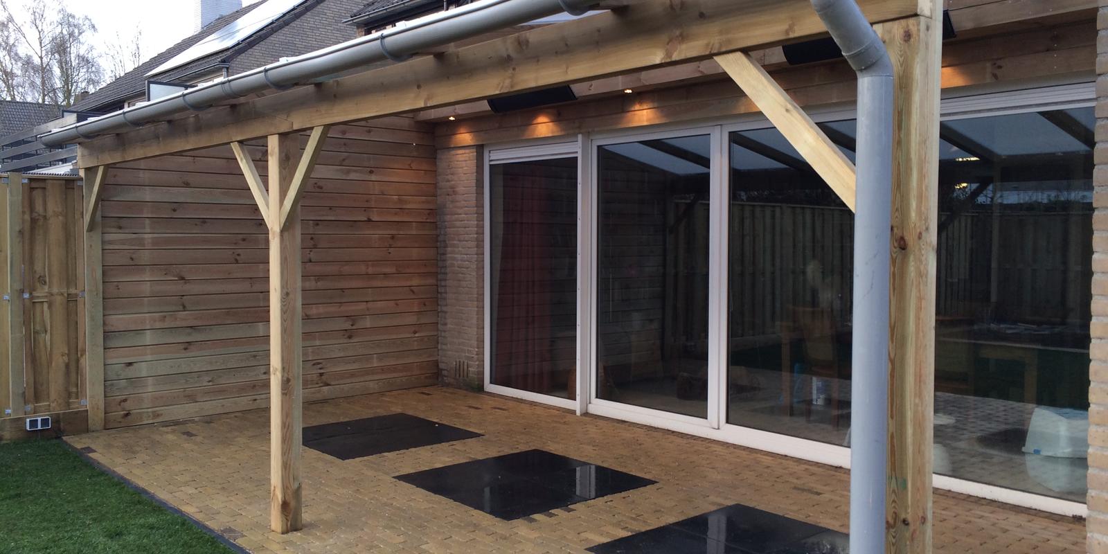 houten veranda aan huis